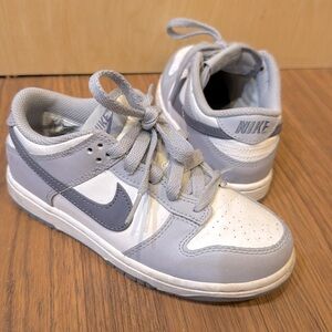 Like New Kids' Dunk Low Sneaker Shoe WHITE/ CARBON/ WOLF GREY, Size 1 M